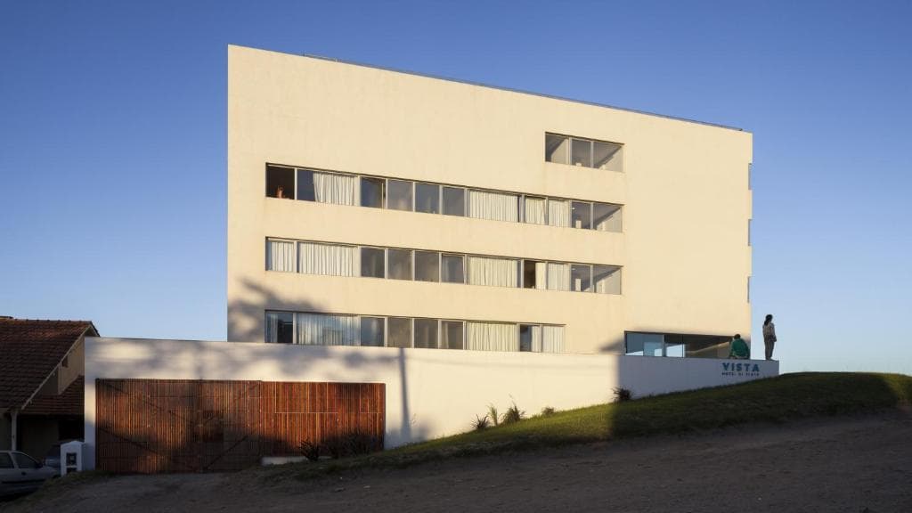 Pasillo de habitaciones del hotel